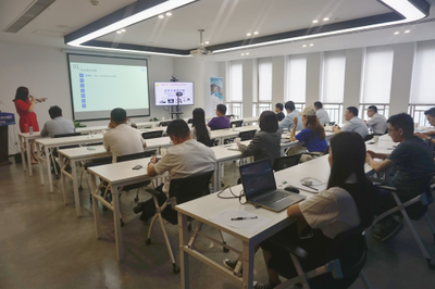 創(chuàng)業(yè)百日苦，路演見真章 中關(guān)村大講堂聚焦企業(yè)信息技術(shù)咨詢新路徑